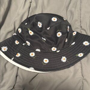 Alice & Olivia by Stacey bendet reversible Bucket Hat